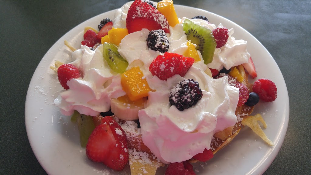 Fernandos Family Restaurant | 311 Blake St, Barrie, ON L4M 1K7, Canada | Phone: (705) 726-0623
