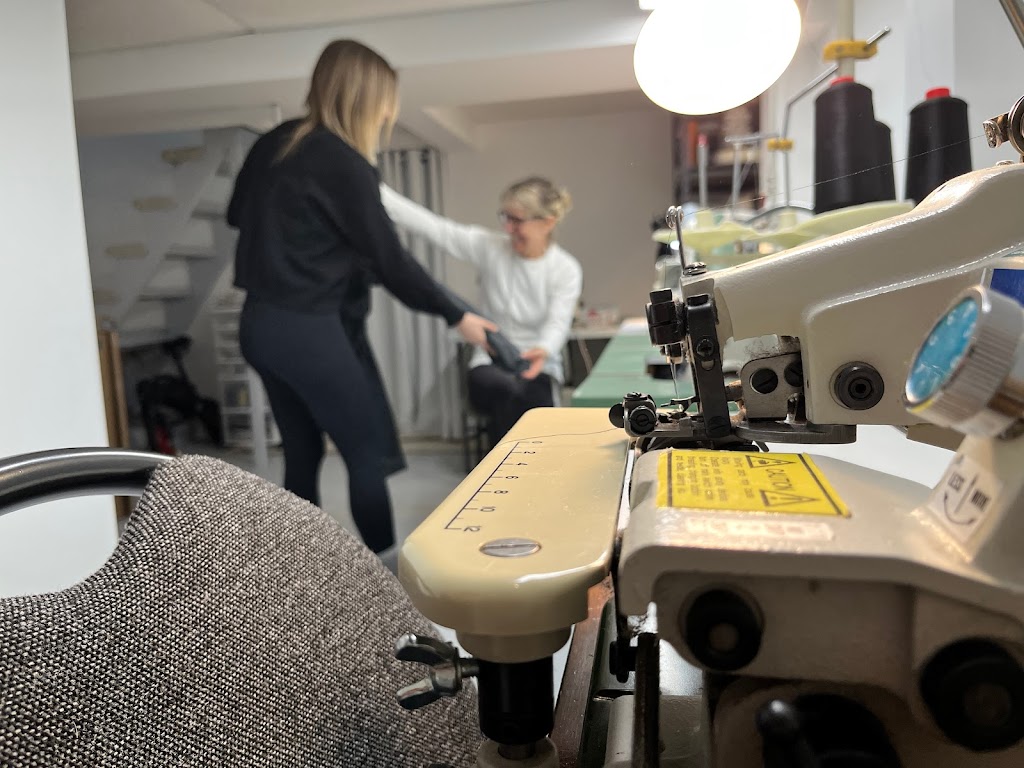 Couture Hélène Fontaine | 855 Rue John, Magog, QC J1X 1N1, Canada | Phone: (819) 437-5313