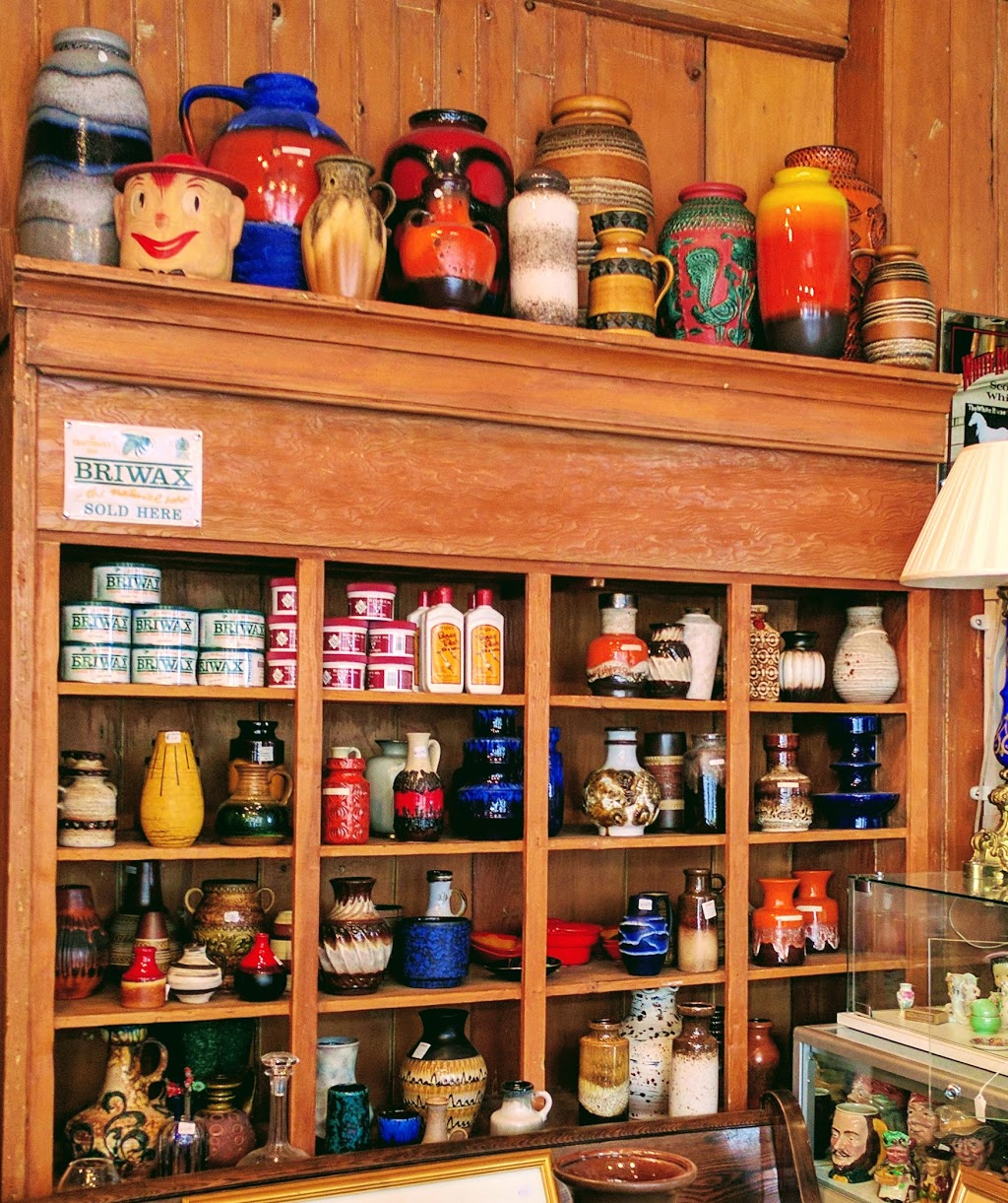 Jonnys Antiques | 10 William Shakespeare St, Shakespeare, ON N0B 2P0, Canada | Phone: (519) 625-8307