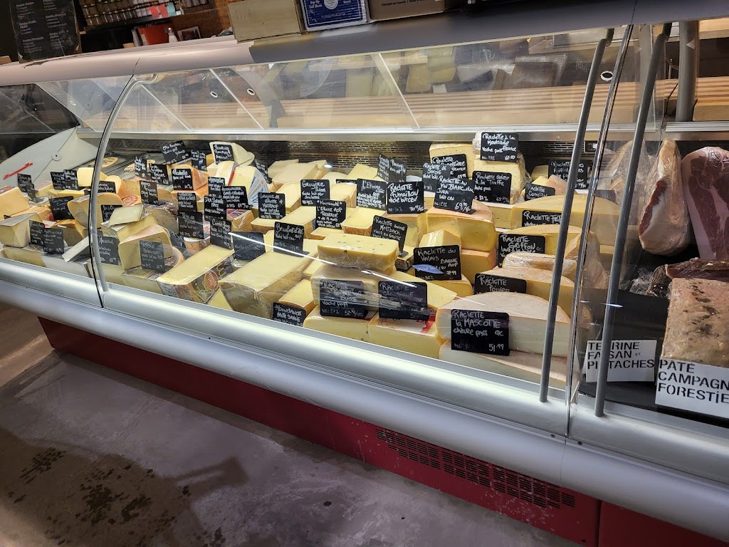 Maître Corbeau Fromagerie | 5101 Rue Chambord, Montréal, QC H2J 3N4, Canada | Phone: (514) 528-3293