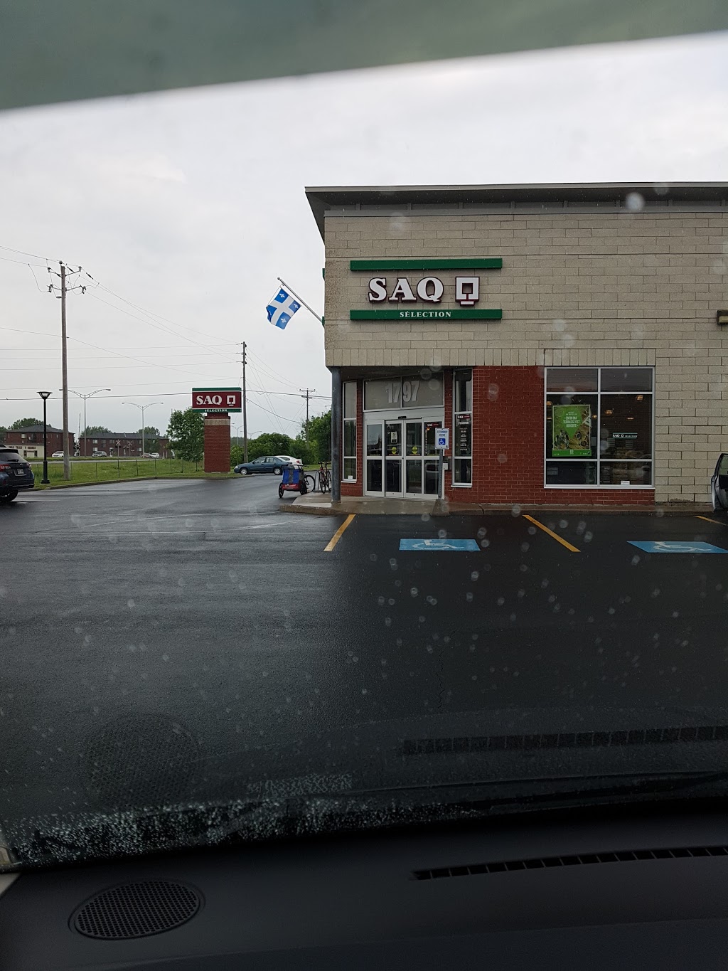 SAQ Sélection | 1797 QC-132, Varennes, QC J3X 1P7, Canada | Phone: (450) 652-9279