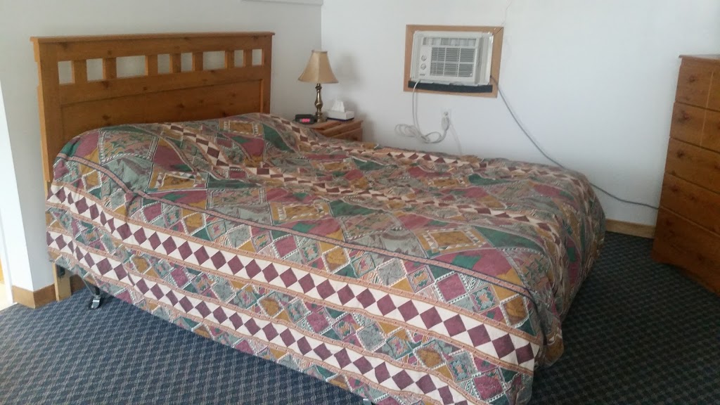 Hamilton House Motel | 6 Main St, Winnipeg Beach, MB R0C 3G0, Canada | Phone: (204) 389-2169