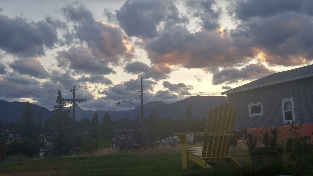The Red House B&B | 918 6th Ave, Invermere, BC V0A 1K0, Canada | Phone: (250) 342-1528