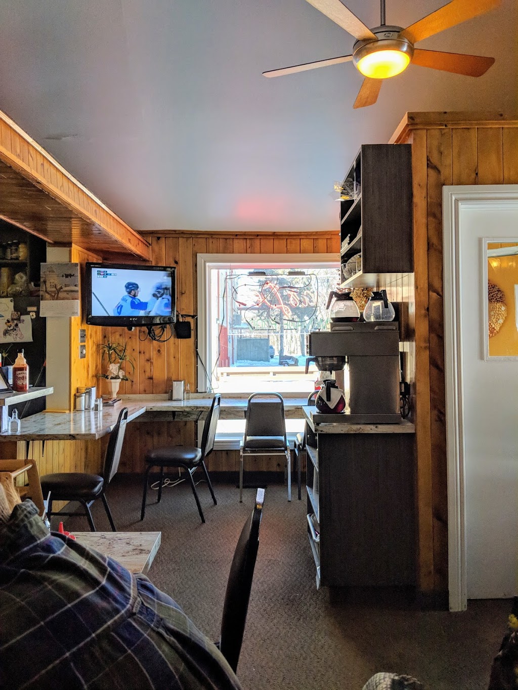 Ludas Deli | 410 Aberdeen Ave, Winnipeg, MB R2W 1V5, Canada | Phone: (204) 589-2583