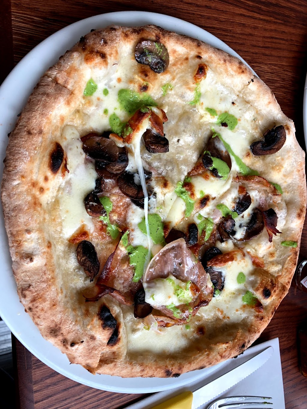 N° 900 pizzeria | 540 Promenade Du Centropolis, Laval, QC H7T 3C2, Canada | Phone: (450) 973-0947