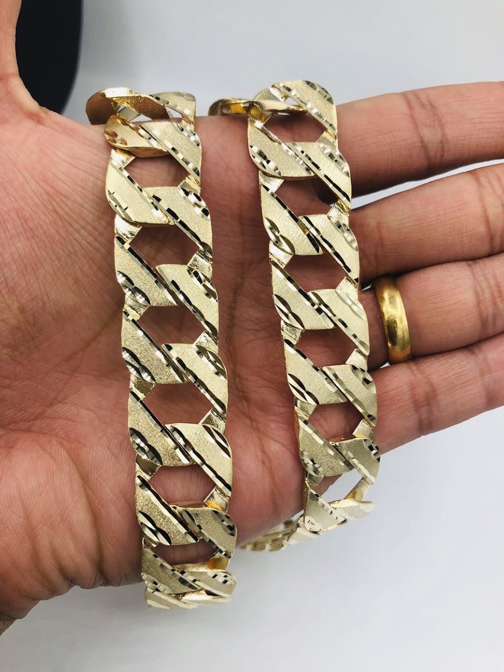 Gold Star Jewellers | 8330 82 Ave NW, Edmonton, AB T6C 4E3, Canada | Phone: (780) 760-2274