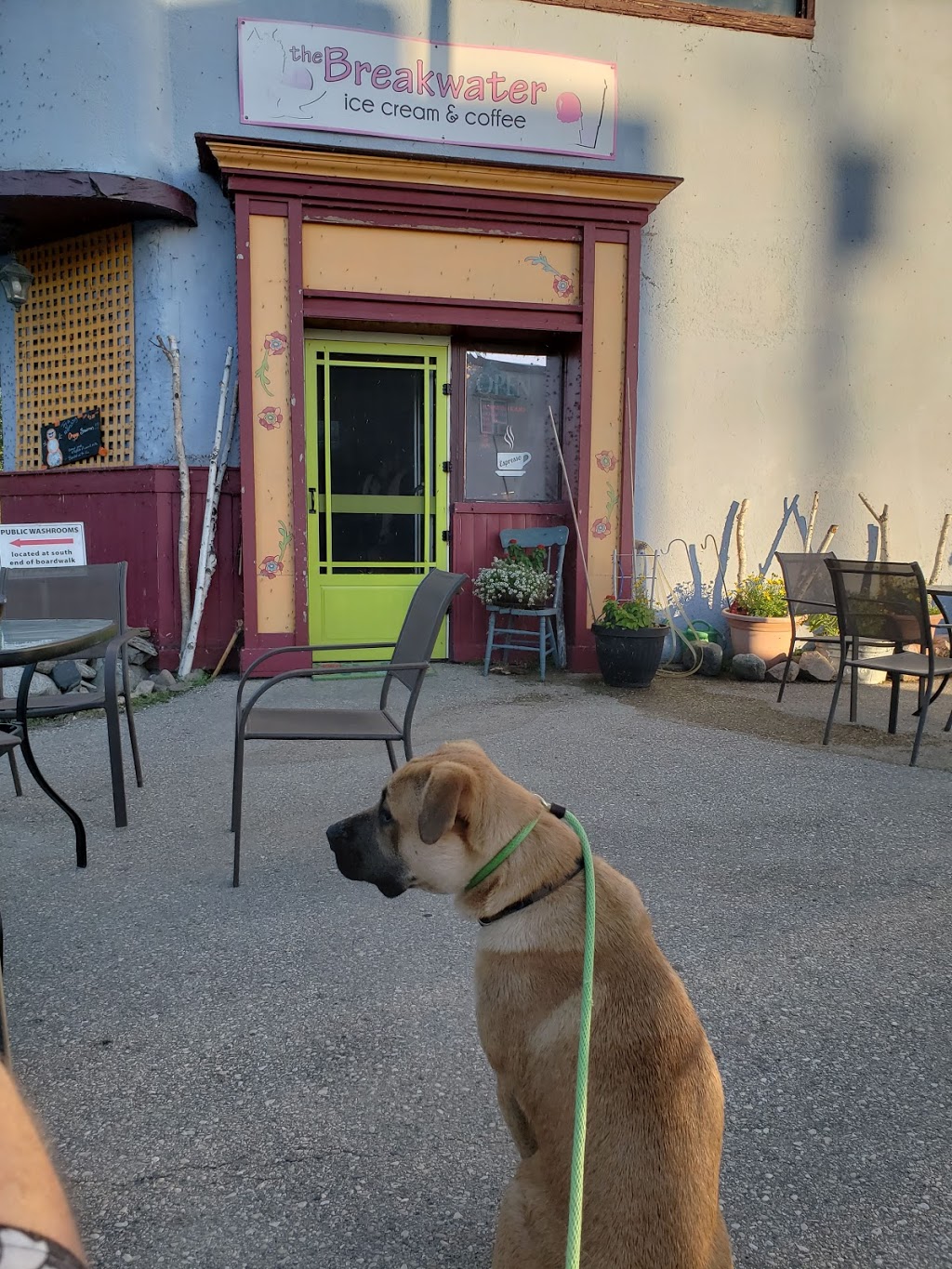 The Breakwater Ice Cream & Coffee Bar | 16 Main St, Winnipeg Beach, MB R0C 3G0, Canada | Phone: (204) 485-4896