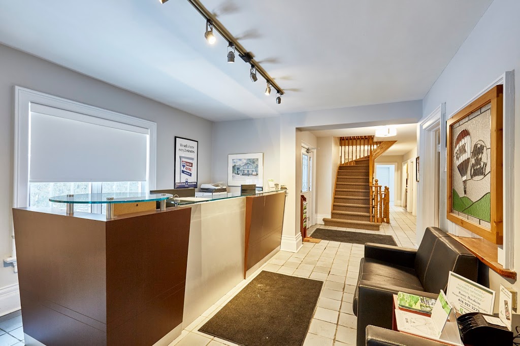 RE/MAX HALLMARK YORK GROUP REALTY LTD. | 15004 Yonge St, Aurora, ON L4G 1M6, Canada | Phone: (905) 727-1941