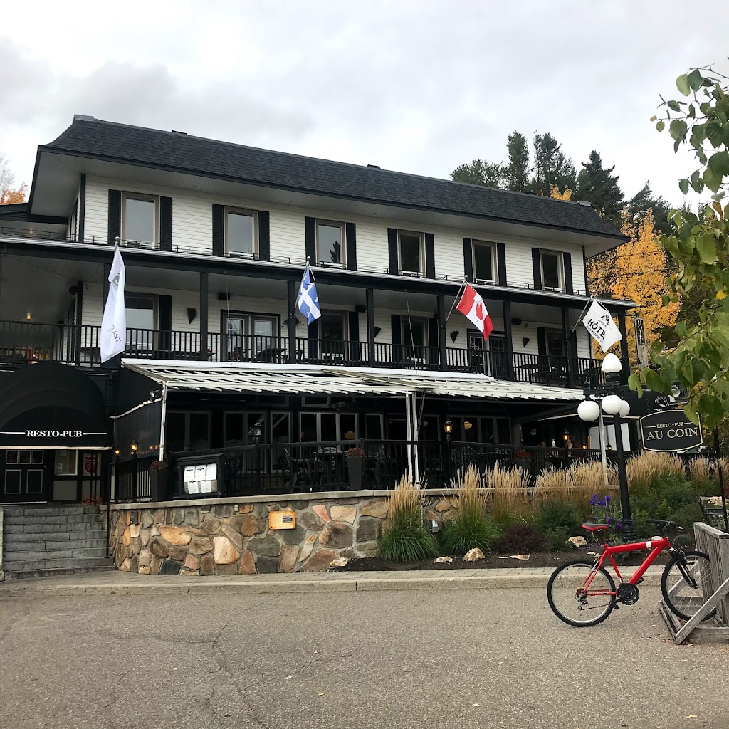 Restau Pub au Coin | 1900 Chem. du Village, Mont-Tremblant, QC J8E 1K4, Canada | Phone: (819) 717-1410