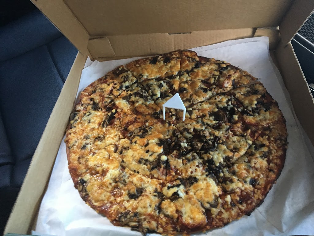 Gondola Pizza Restaurant | 771 Henderson Hwy, Winnipeg, MB R2K 2K7, Canada | Phone: (204) 661-2441