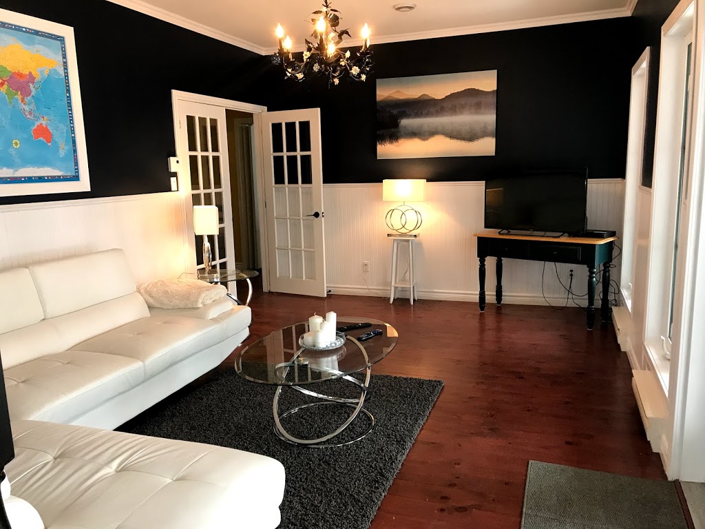 Wildberry Inn | 855 Rue de la Colline, Mont-Tremblant, QC J8E 2P7, Canada | Phone: (819) 429-5596