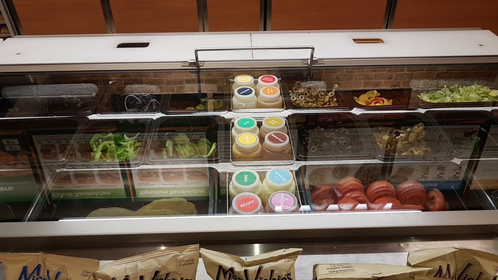 Subway | 19466 Yonge St, Holland Landing, ON L9N 1L7, Canada | Phone: (905) 235-6122