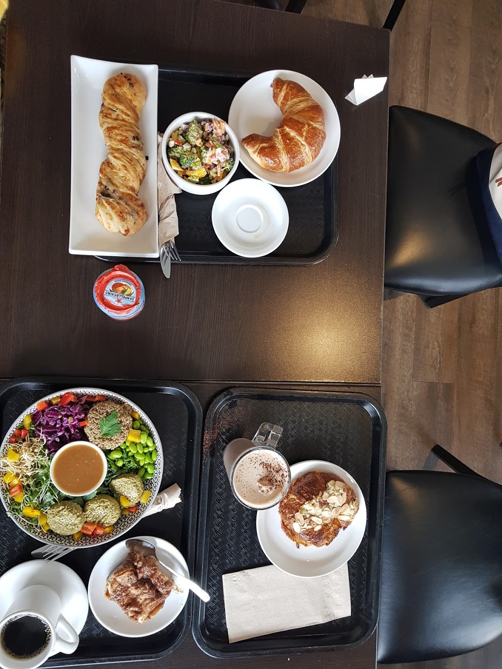 Café Pain Voyageur | 369 Rue King E, Sherbrooke, QC J1G 1A8, Canada | Phone: (819) 566-1111