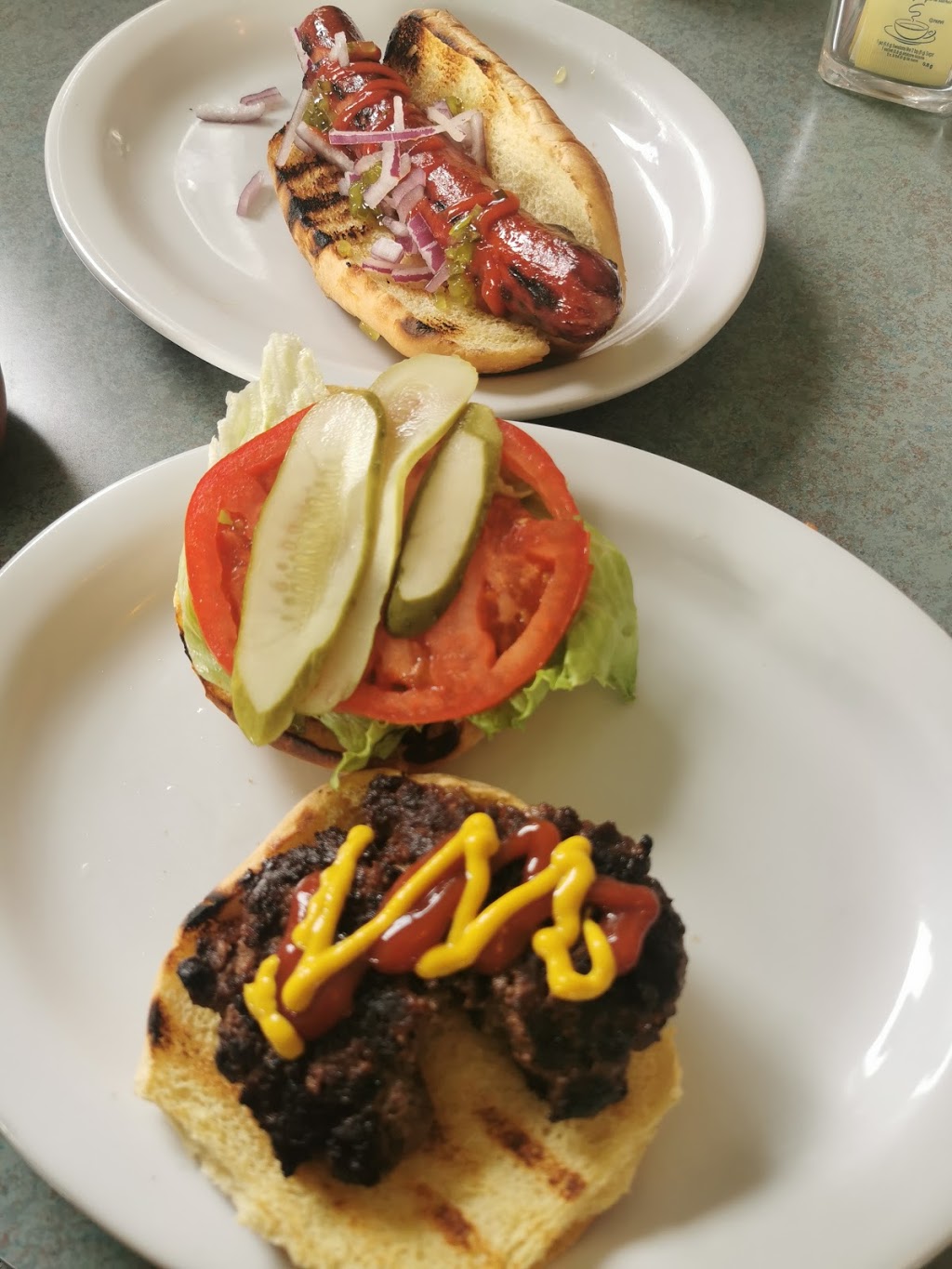 Bullfrogs Eatery | 4 Wellington St, Bloomfield, ON K0K 1G0, Canada | Phone: (613) 393-1174