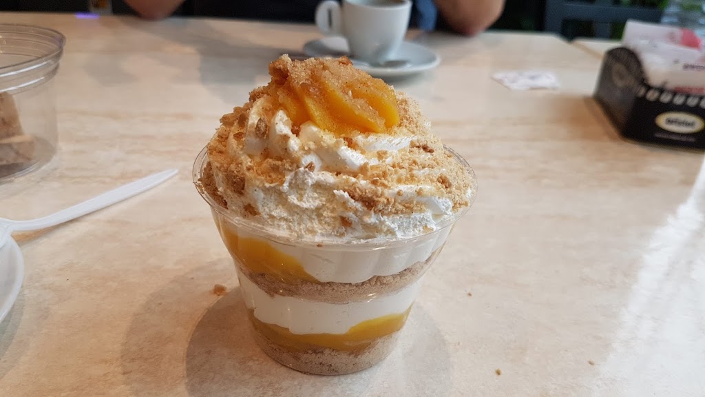 Paris Bakery | 654 Lansdowne Ave, Toronto, ON M6H 3Z5, Canada | Phone: (416) 532-9203