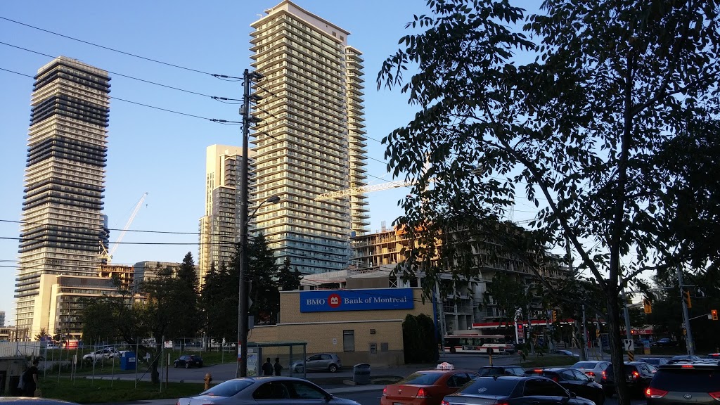 BMO Bank of Montreal | 2194 Lake Shore Blvd W, Etobicoke, ON M8V 1A2, Canada | Phone: (416) 251-6530