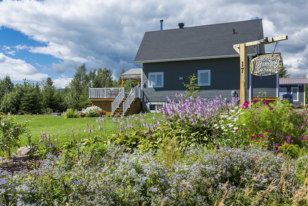 à la Barrique Enchantée | 17 Chem. des Prés, Petite-Rivière-Saint-François, QC G0A 2L0, Canada | Phone: (438) 883-0502