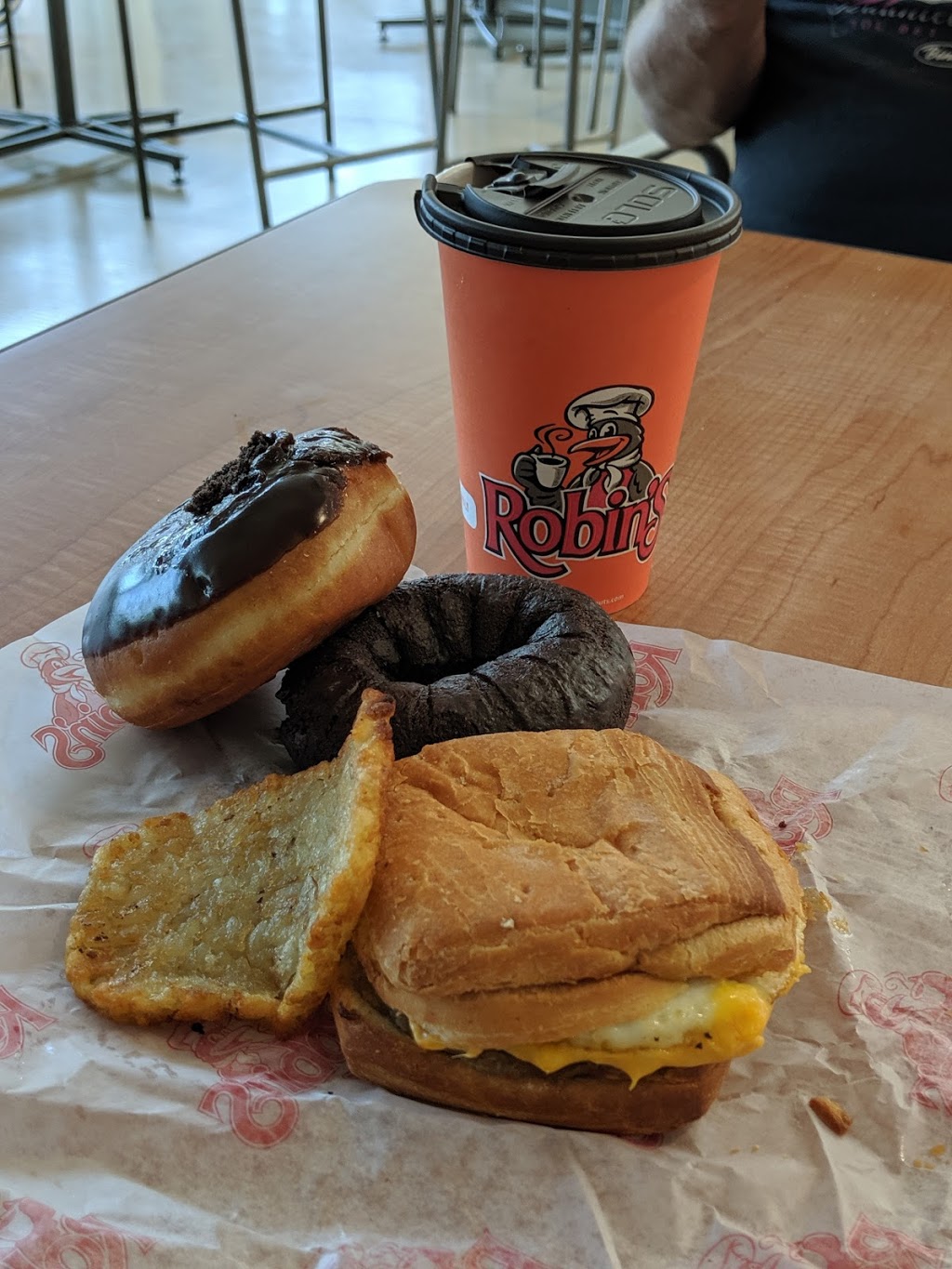 Robins Donuts | 409 Tache Ave, Winnipeg, MB R2H 2A6, Canada | Phone: (204) 258-1260