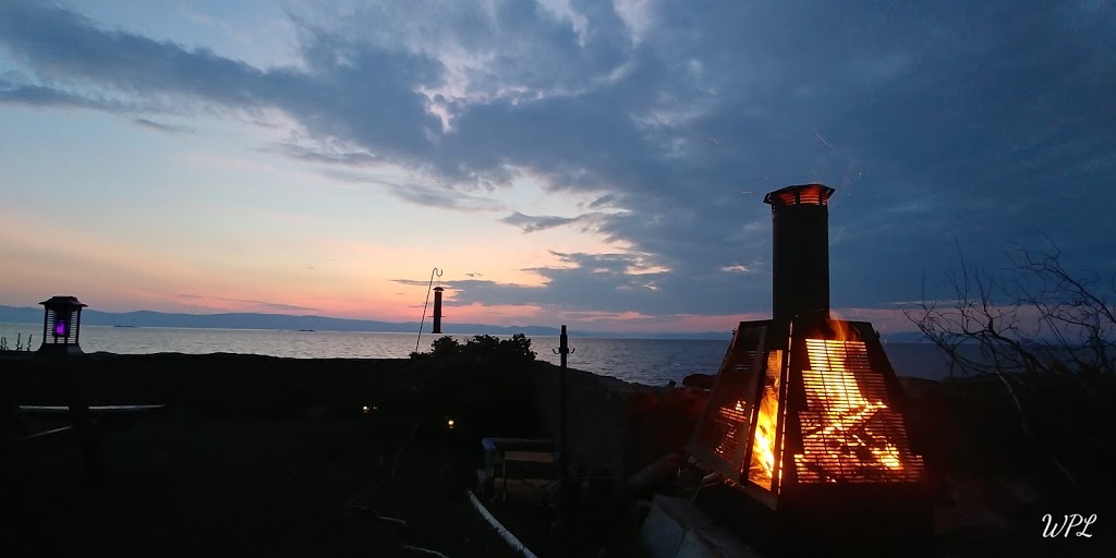 Chalet Bord du Fleuve Ô Quai 516 | 516 Avenue de Gaspé O, Saint-Jean-Port-Joli, QC G0R 3G0, Canada | Phone: (418) 554-1244