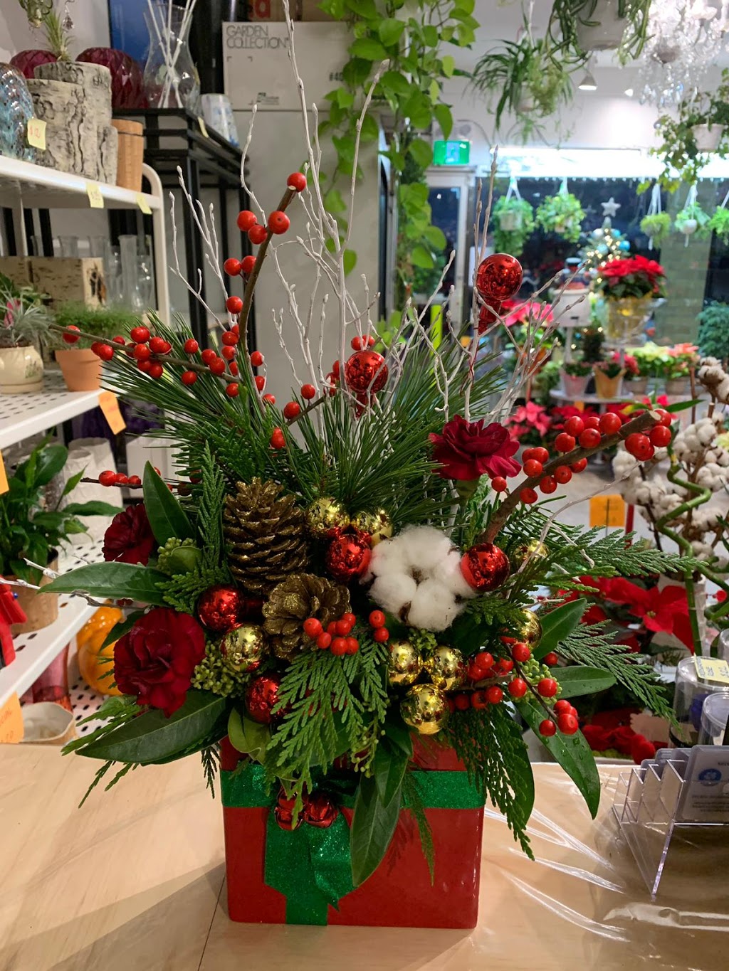 Hepatica Florist | Canada, British Columbia, Burnaby, Park Crest Plaza Unit 4 5901 Broadway Street Burnaby BC V5B 2Y1邮政编码: V5B 2T4 | Phone: (778) 991-6879