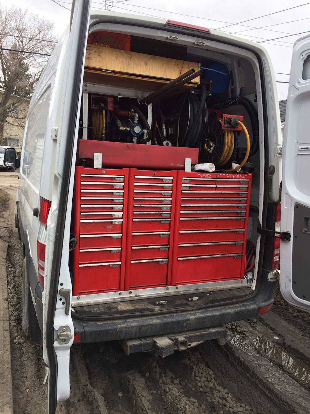 road service truck and trailer | 919 Centre St NW Suite 505, Calgary, AB T2E 2P6, Canada | Phone: (587) 885-3140