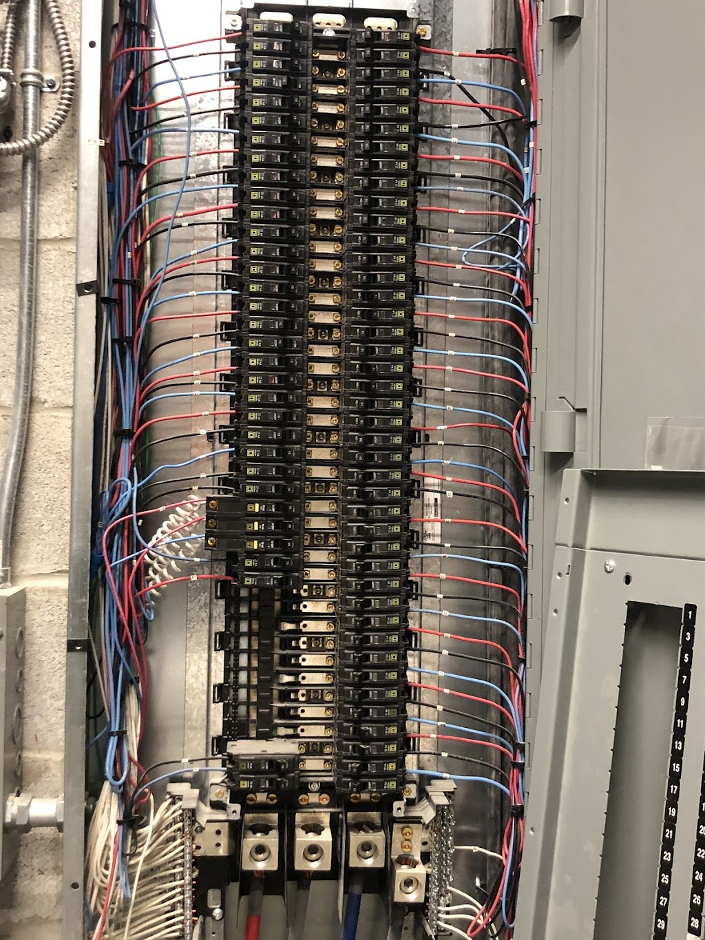 Sunrise electric inc. | 16 Rosemount Dr, Scarborough, ON M1K 2W8, Canada | Phone: (416) 826-8384