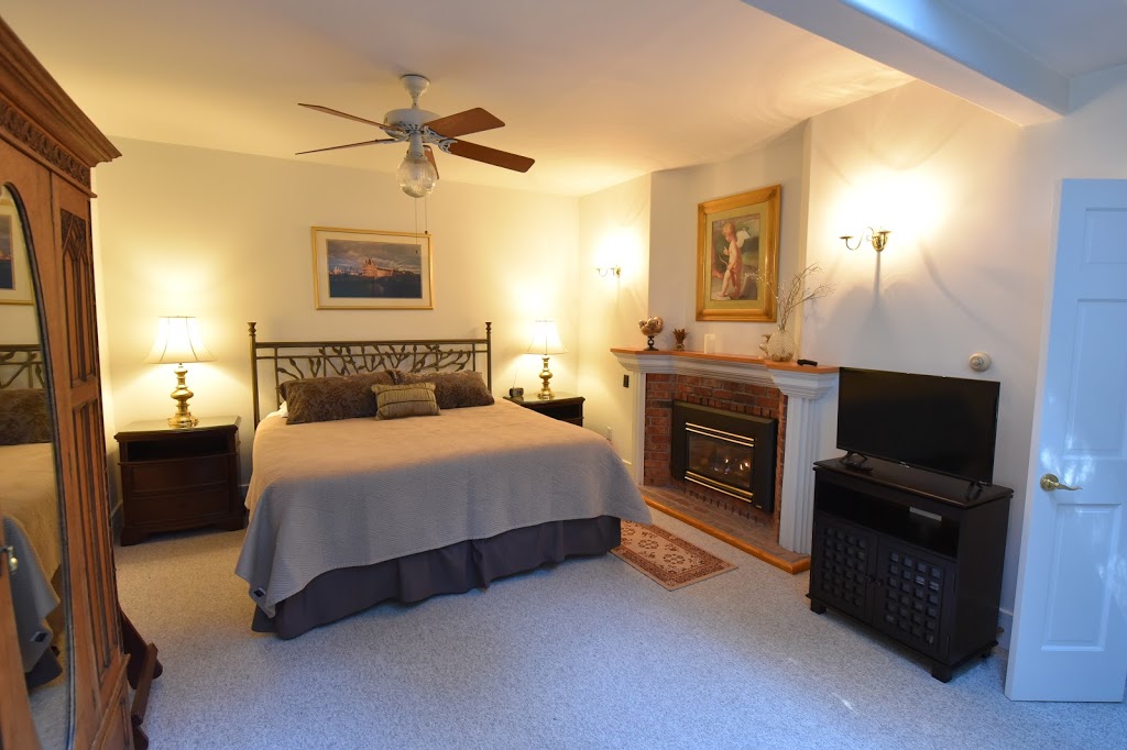 Otters Pond Bed and Breakfast | 100 Tomihi Dr, Eastsound, WA 98245, USA | Phone: (360) 376-8844