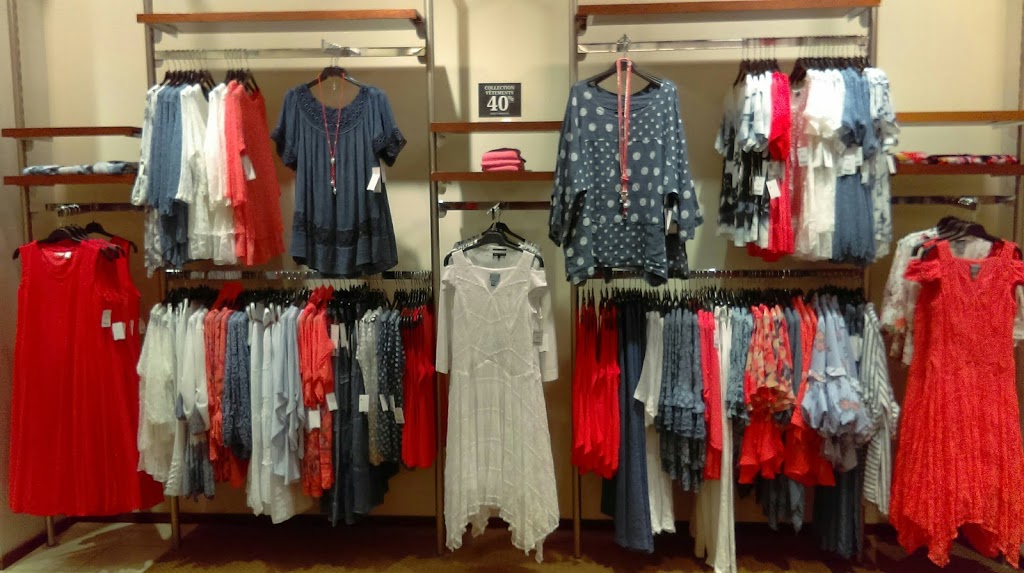 Manteaux Manteaux | Mail Champlain, Royal Trust Company, Boulevard Lapinière, Brossard, QC J4W 2T5, Canada | Phone: (450) 466-0853