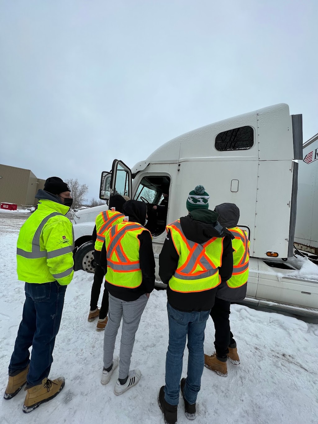 CROSSROADS Truck & Career Academy (Ottawa Campus) | 1392 Cyrville Rd, Gloucester, ON K1B 3L9, Canada | Phone: (866) 529-1113