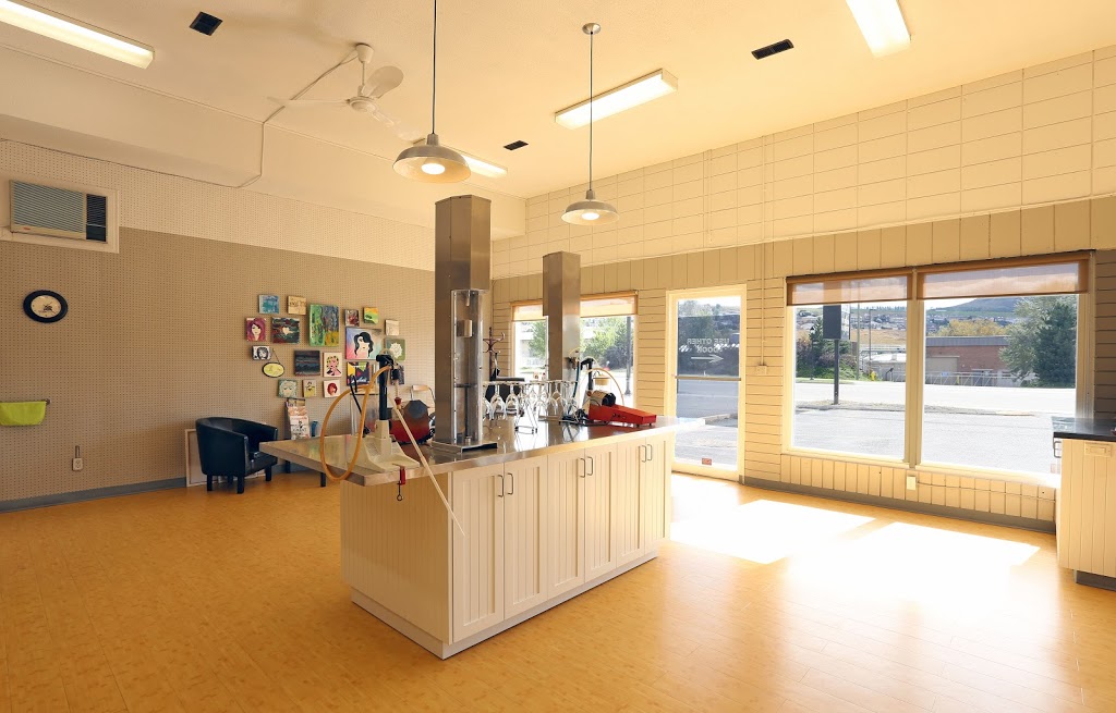 De Vine Vintners | 4313 25 Ave #2, Vernon, BC V1T 1P5, Canada | Phone: (250) 549-2337