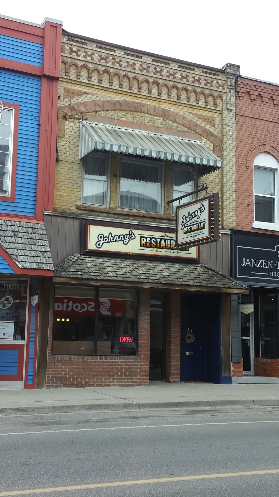Johnnys Restaurant | 39 Talbot St E, Aylmer, ON N5H 1H3, Canada | Phone: (519) 765-1724