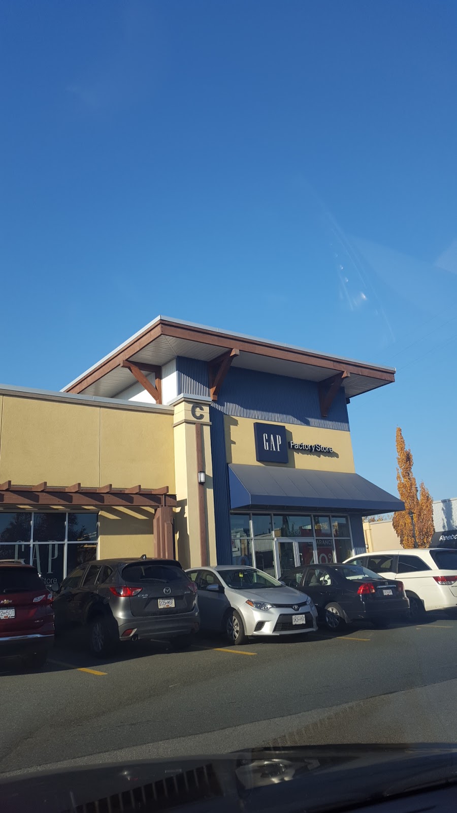 Gap Outlet | 805 Boyd St, New Westminster, BC V3M 5X2, Canada | Phone: (604) 522-0547