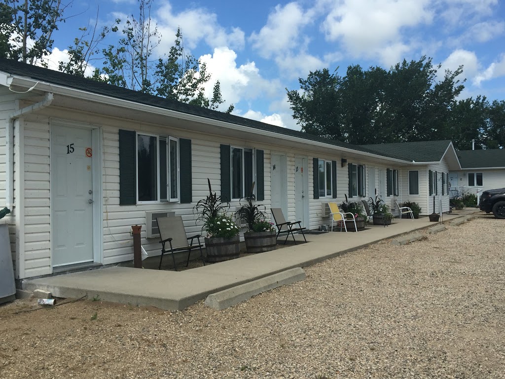 Country Girls Inn Motel | 112 Androsoff St, Blaine Lake, SK S0J 0J0, Canada | Phone: (306) 497-3233