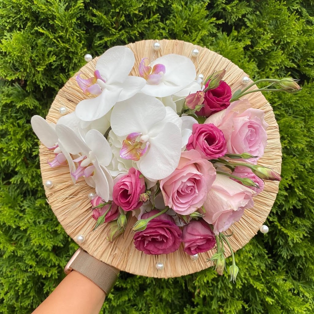 Floral Design For Events & Weddings- Ellie Art & Design | 228 Burgess Crescent, Newmarket, ON L3X 2V1, Canada | Phone: (647) 648-5348