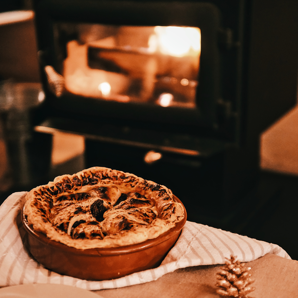 La Famille Buvette de Village | 2 Rue Curley, Sutton, QC J0E 2K0, Canada | Phone: (514) 797-2644