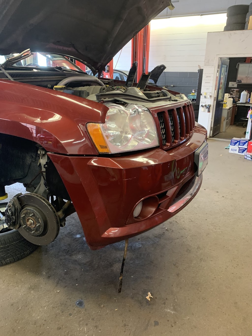 Oakville Auto Centre | 210 North Service Rd W, Oakville, ON L6M 2Y2, Canada | Phone: (905) 842-5678