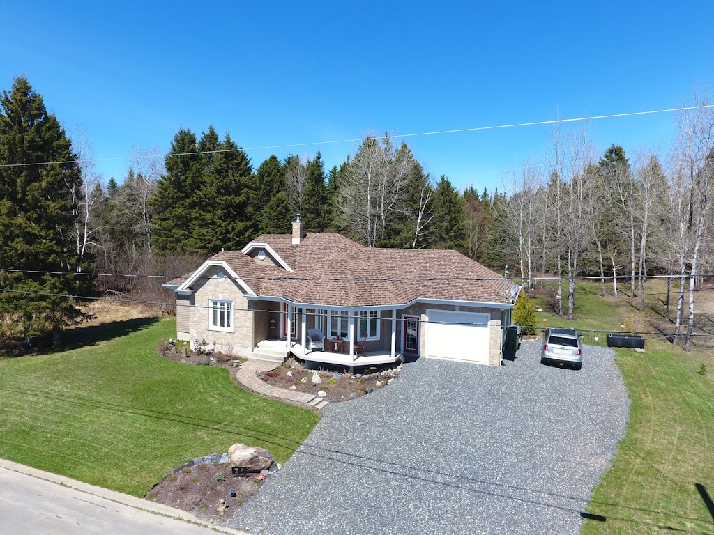Steeve Blais Courtier Immobilier RE/MAX Élégance | 80 Bd Taché E, Montmagny, QC G5V 1B8, Canada | Phone: (418) 291-3437