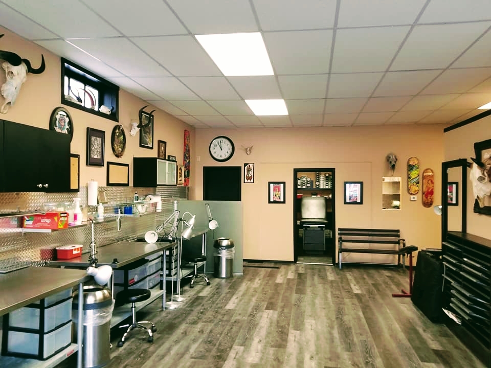 The Painted Lady Parlour | 22 Bridge St W, Bancroft, ON K0L 1C0, Canada | Phone: (343) 476-5239
