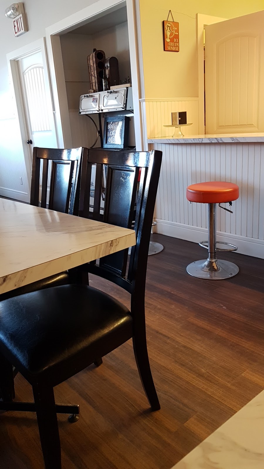 Bent Nail Cafe | 411 Main St, Mossbank, SK S0H 3G0, Canada | Phone: (306) 354-7737