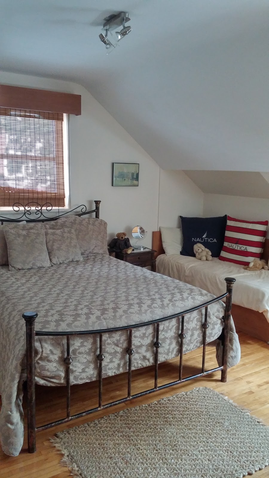 Auberge Gîte Le FleurvilB & B | 635 Rue des Ursulines, Trois-Rivières, QC G9A 5B3, Canada | Phone: (819) 372-5195