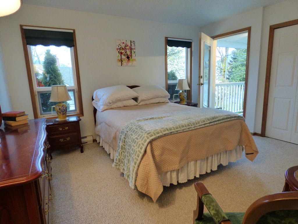 Crown House Bed & Breakfast | 207 N Shore Rd, Lake Cowichan, BC V0R 2G0, Canada | Phone: (250) 749-1016