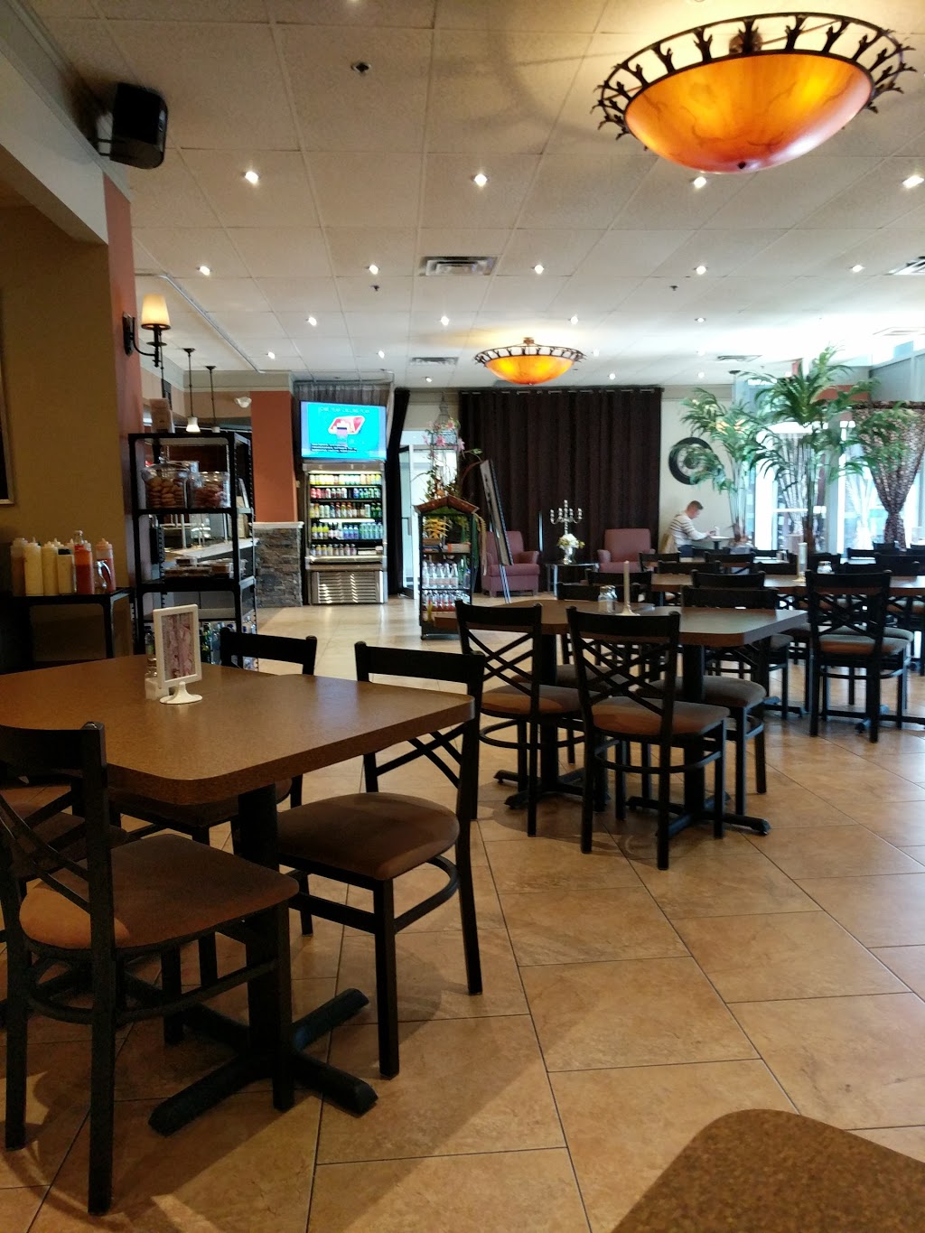 Bravo Bistro | 2560 Matheson Blvd E #121, Mississauga, ON L4W 4Y9, Canada | Phone: (905) 629-4062