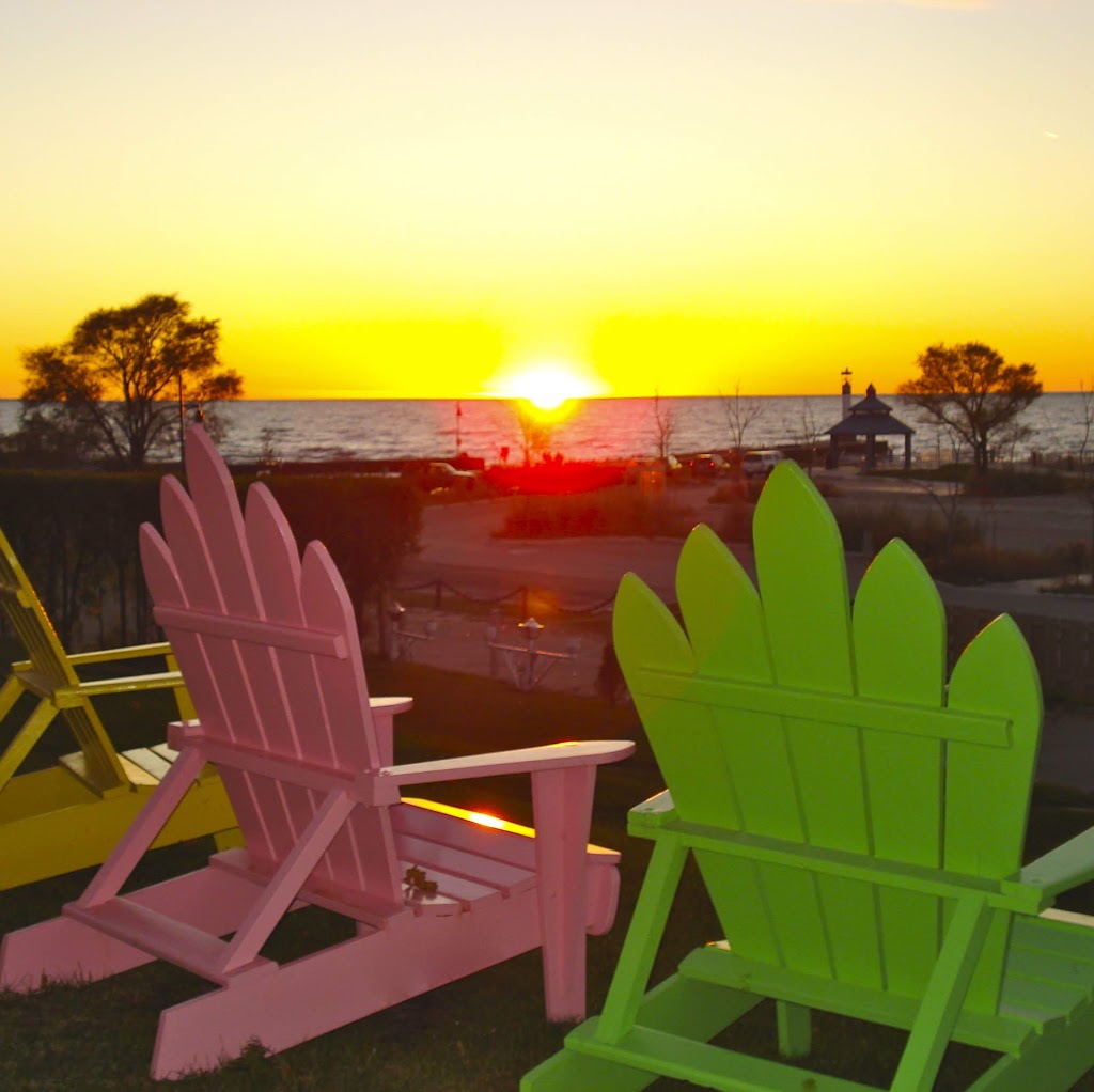 Bonnie Doone Manor-on-the-Beach | 16 Government Rd, Grand Bend, ON N0M 1T0, Canada | Phone: (519) 238-2236