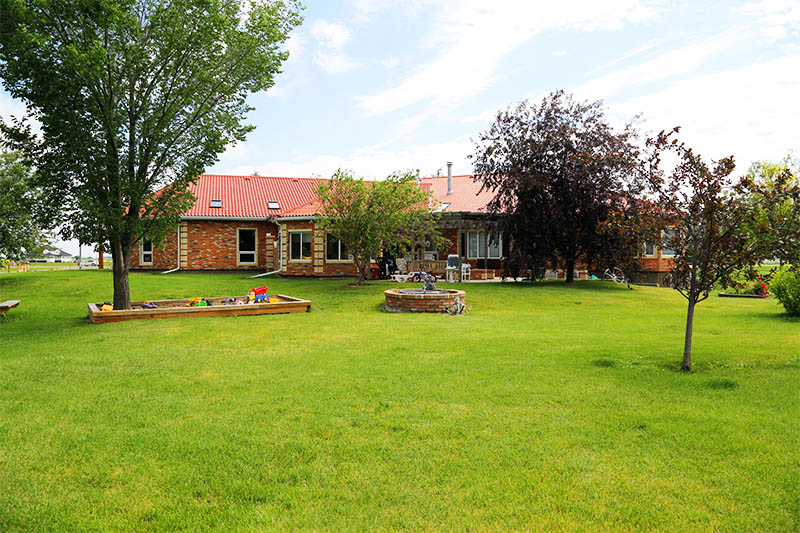 Thoms Funeral Home And Reception Centre | 477 Margaret Ave, Duchess, AB T0J 0Z0, Canada | Phone: (403) 501-1010