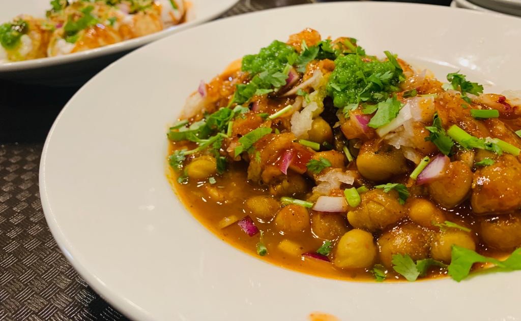 B & B Restaurant | 8077 King George Blvd, Surrey, BC V3W 5B4, Canada | Phone: (604) 588-0222