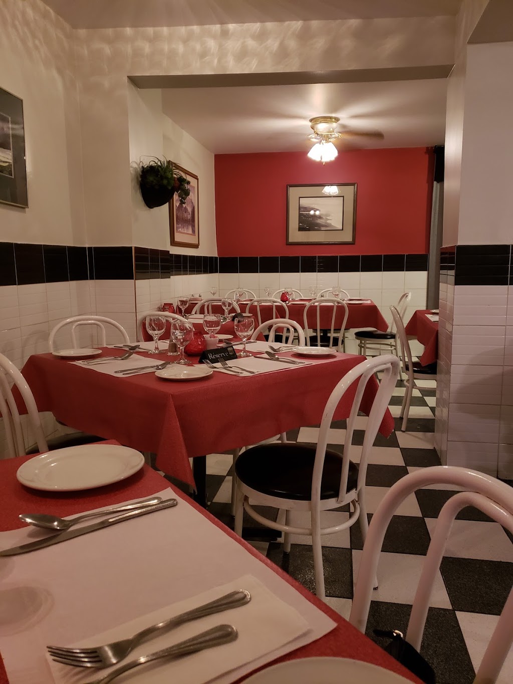 Pizarros | 366 Marguerite Ave, Vanier, ON K1L 6S5, Canada | Phone: (613) 747-7777