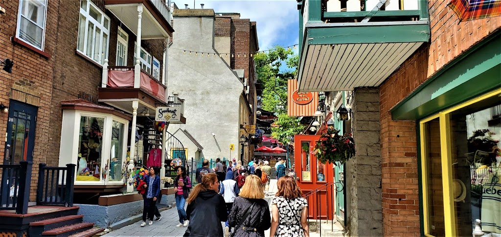 Place Champlain | 25 Rue du Marché-Champlain, Québec, QC G1K 4H2, Canada | Phone: (418) 692-4242