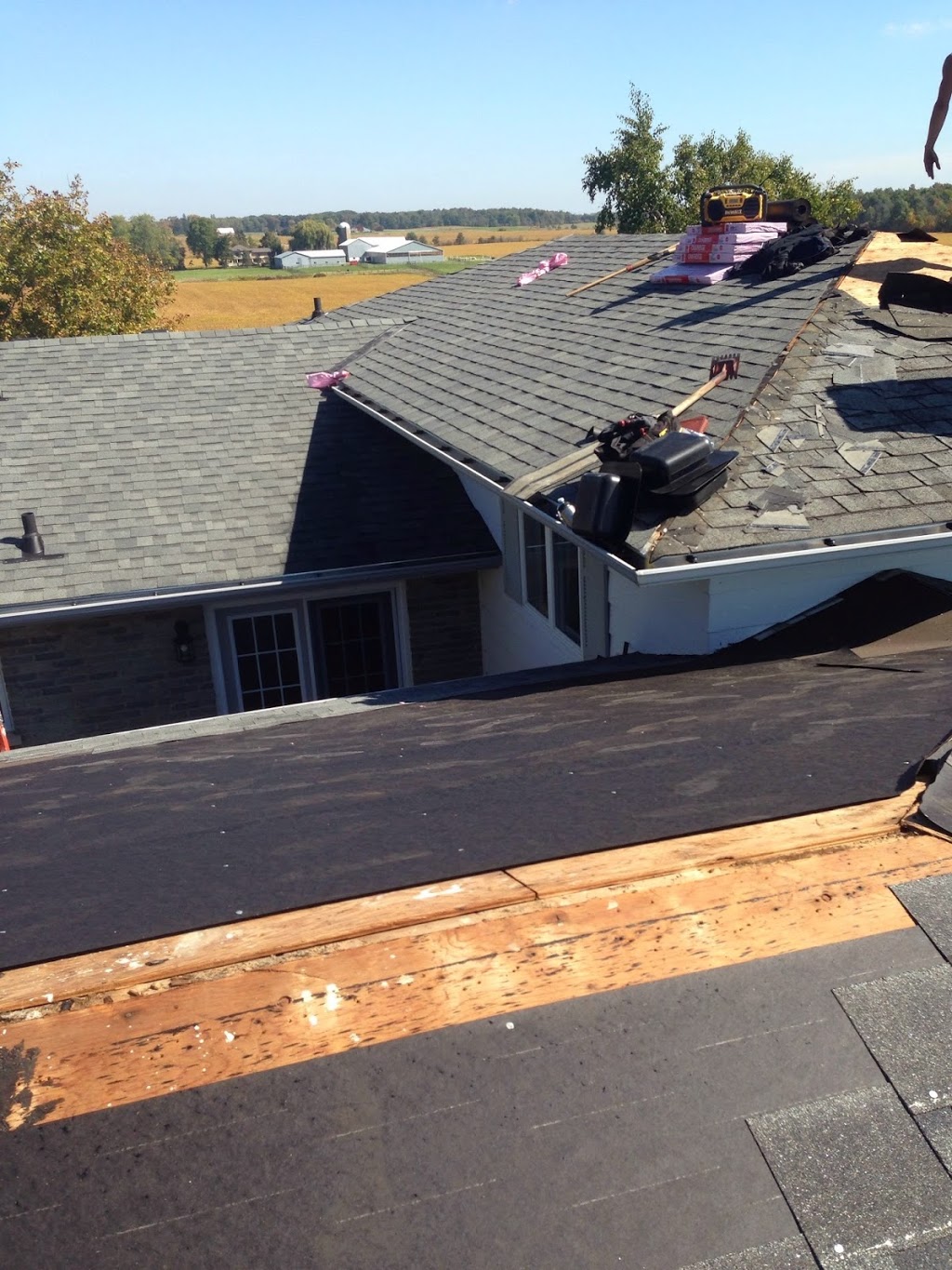 RT Construction - Roofing Contractor | 1 Guettinger St, Crediton, ON N0M 1M0, Canada | Phone: (519) 630-3081