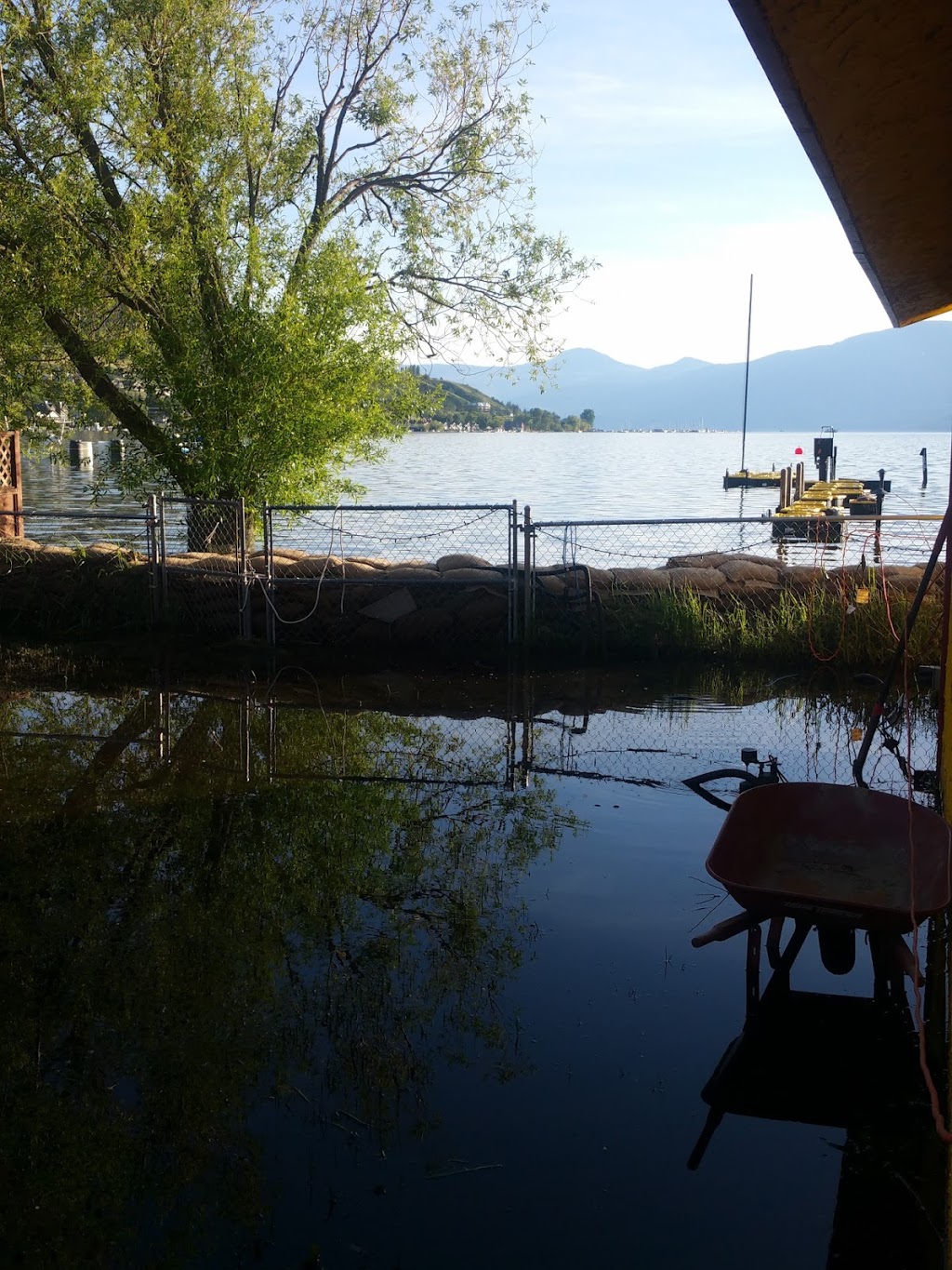 Lakeshore Paradise Bed And Breakfast | 2664 Lakeshore Rd, Vernon, BC V1H 1N1, Canada | Phone: (250) 260-6775