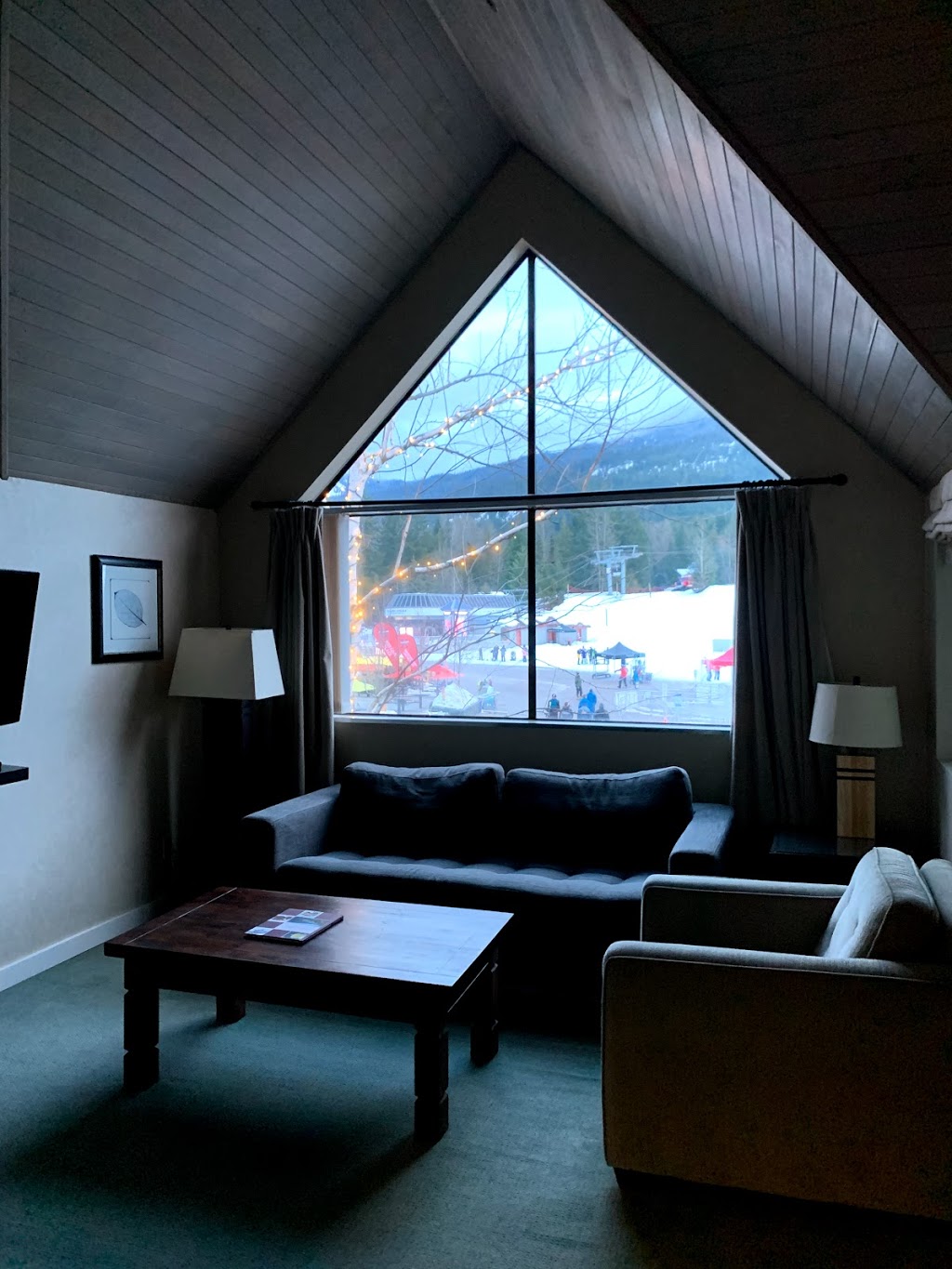 Powders Edge | 4050 Whistler Way, Whistler, BC V0N 1B4, Canada | Phone: (888) 788-7829